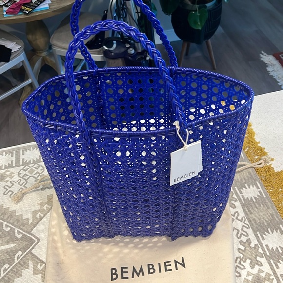 Bembien Jolene - Picture 1 of 5
